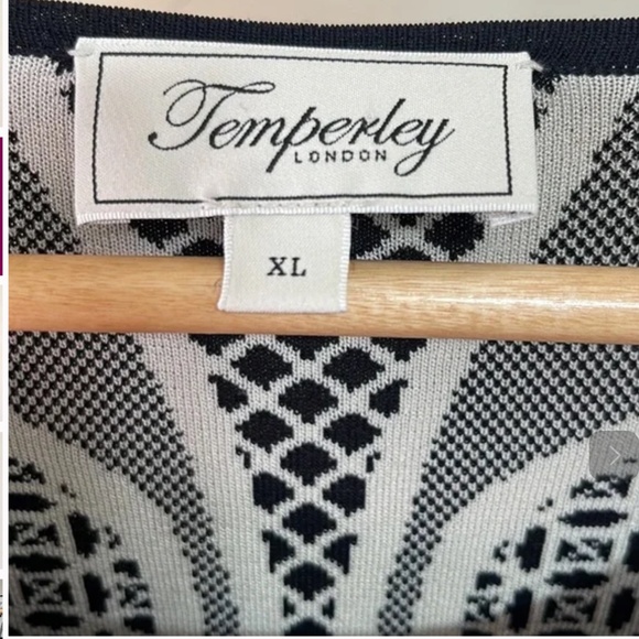 Temperly London sweater dress - Picture 4 of 5